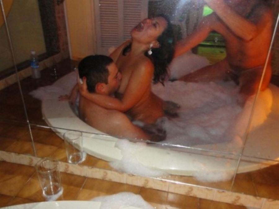 Hot Tub Wife Threesomes - Homemade Wife Threesome Hot Tub | Niche Top Mature
